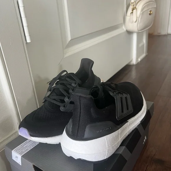 Adidas Ultraboost Light W - Picture 2 of 7